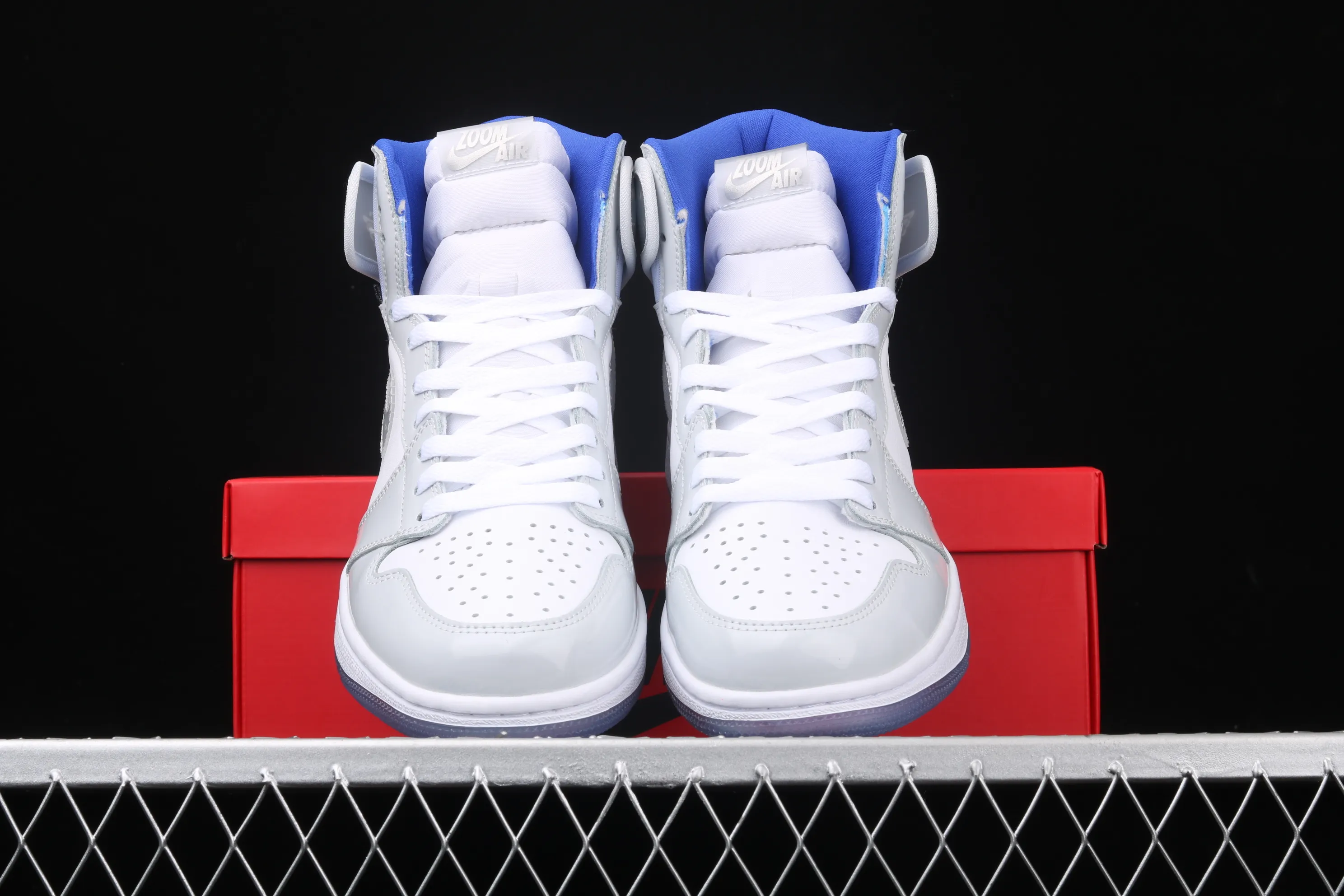 All categories Air Jordan Jordan series basketball shoes Air Jordan 1 High pure original version Air Jordan 1 High Zoom R2T AJ1 Joe 1 white gray blue patent leather gradient crystal bottom CK6637-104